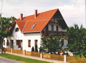  Zsuzsa Panzió  Балатонфюред